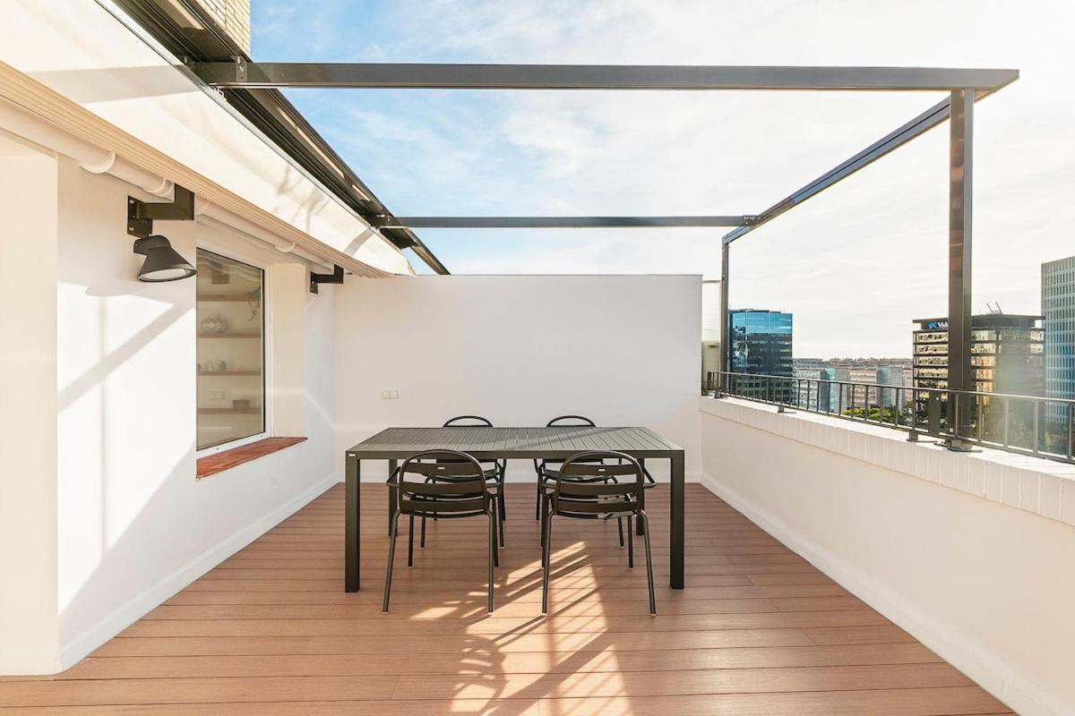 Apartment Penthouse With Terrace Near Gran Via And Camp Nou