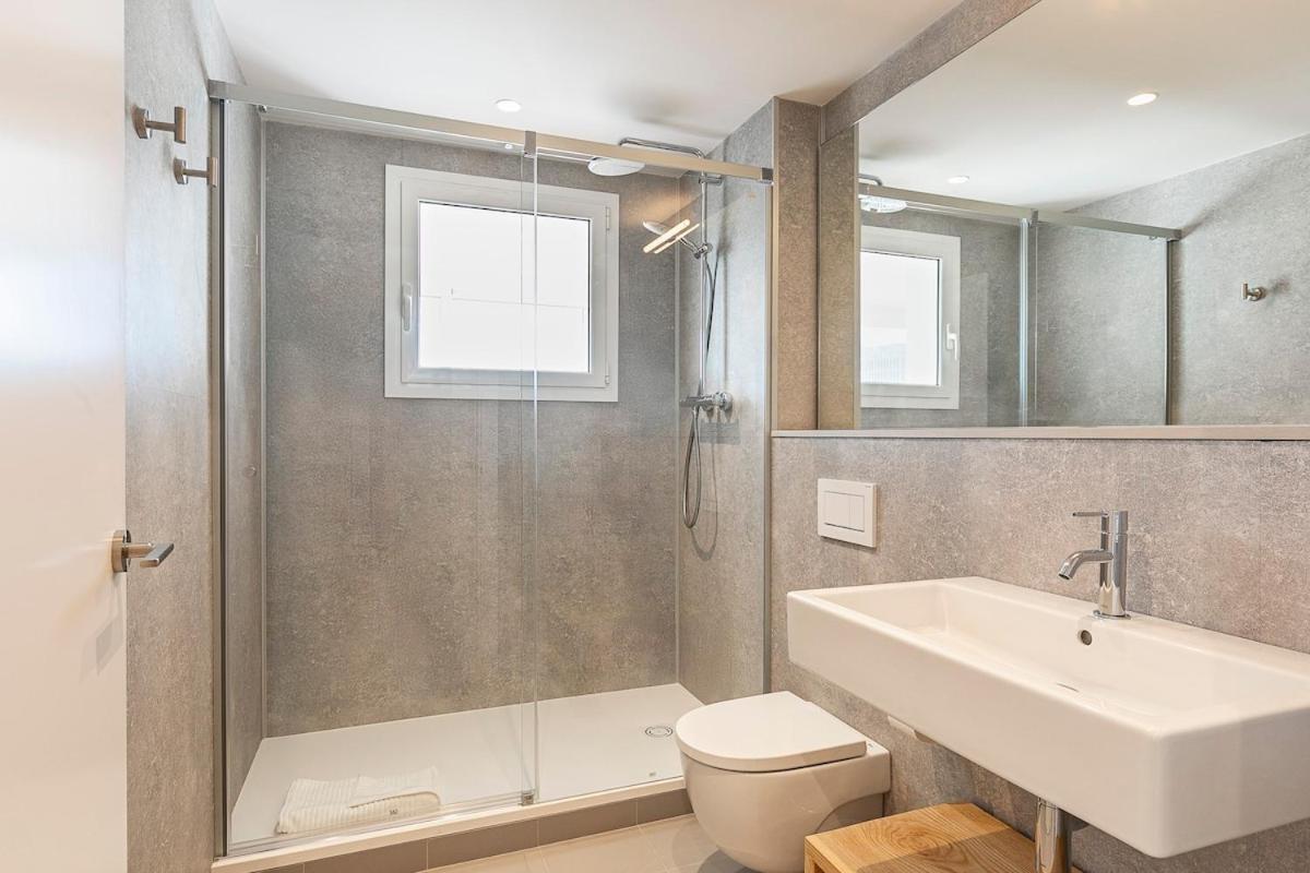 Apartment Penthouse With Terrace Near Gran Via And Camp Nou *