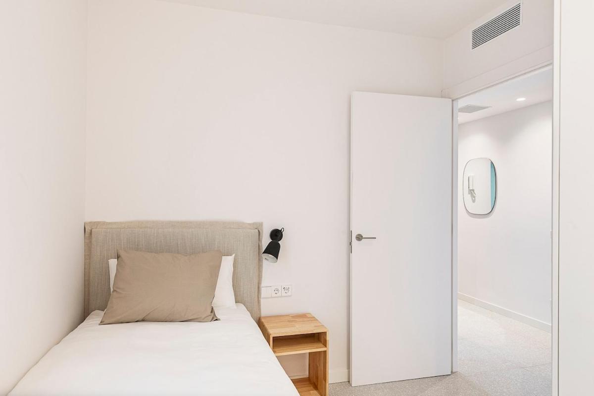 Apartment Penthouse With Terrace Near Gran Via And Camp Nou Barcelona