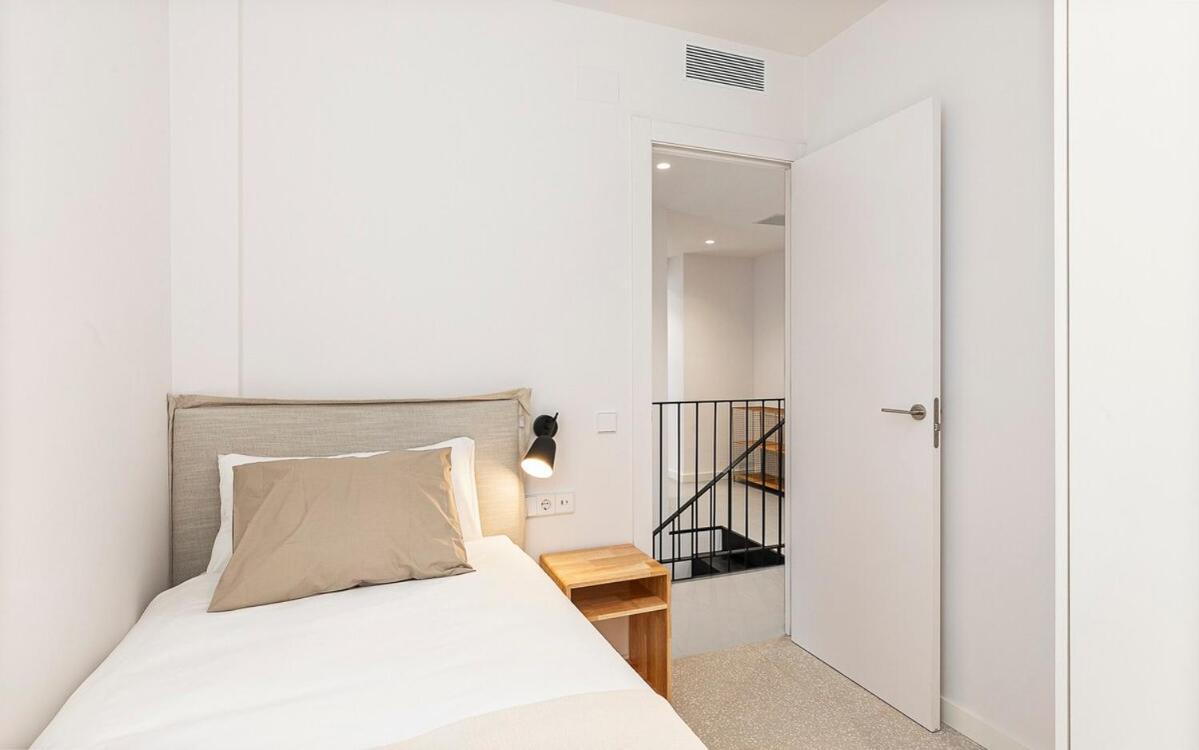 Penthouse With Terrace Near Gran Via And Camp Nou * Barcellona